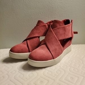 Journee Collection Athletic Wedges